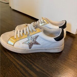 Steve Madden White and Gold Star Sneakers